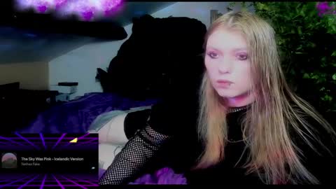 Snapshot of blacklimoon chatting on 12.08.24 Morgane online show from 12.08.24