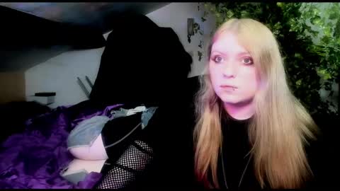 Snapshot of blacklimoon chatting on 03.03.25 Morgane online show from 03.03.25