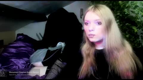 Snapshot of blacklimoon chatting on 03.10.25 Morgane online show from 03.10.25