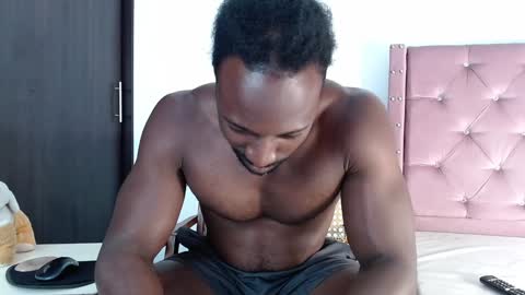 Snapshot of blacknikes chatting on 01.06.25 Twtter 1MikeBeckford            Onlyfns beckfordmike online show from 01.06.25