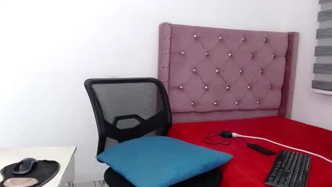 Twtter 1MikeBeckford            Onlyfns beckfordmike online show from 12.19.25