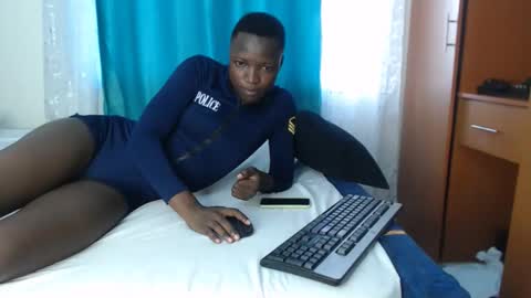 Snapshot of blackpappiy chatting on 11.08.25 blackpappiy online show from 11.08.25