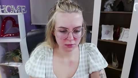 Z O E Y online show from 02.05.26