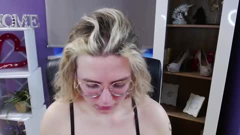 Z O E Y online show from 03.06.26