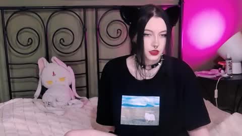 Snapshot of blacky_tea chatting on 10.31.25 blacky_tea online show from 10.31.25