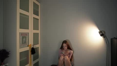 Snapshot of blissence chatting on 09.17.25 LiLy online show from 09.17.25