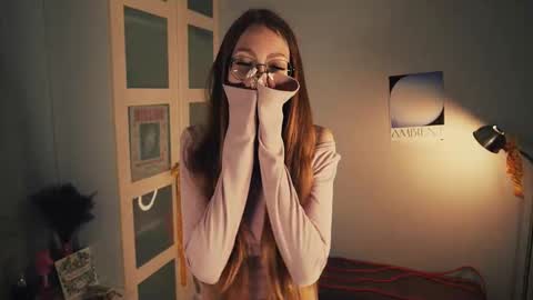 Snapshot of blissence chatting on 09.18.25 LiLy online show from 09.18.25