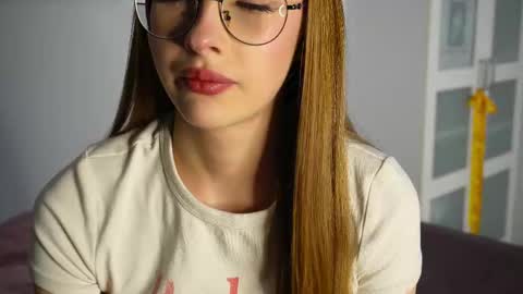 Snapshot of blissence chatting on 11.07.25 LiLy online show from 11.07.25