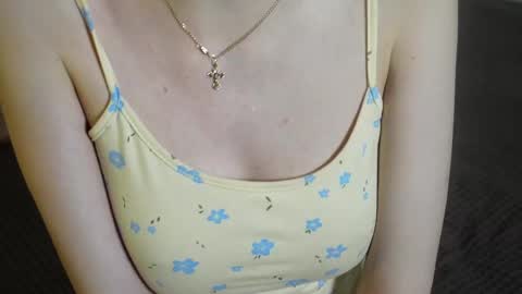 Snapshot of blissence chatting on 11.17.25 LiLy online show from 11.17.25