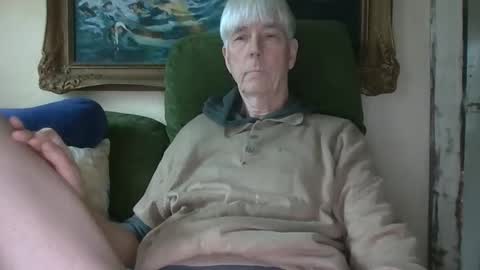 Snapshot of blomkuk chatting on 12.15.25 blomkuk online show from 12.15.25