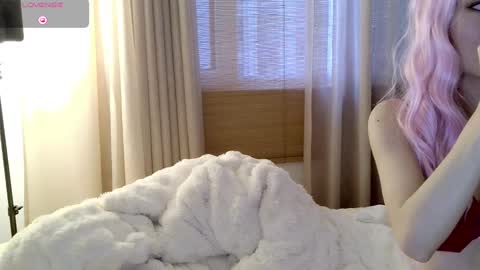 Snapshot of blon_kater chatting on 12.28.24 YoYo online show from 12.28.24