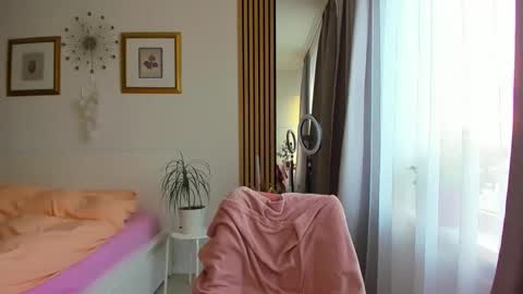 Nicole online show from 02.04.26