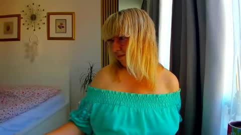 Snapshot of blonde_angel20 chatting on 06.22.26 Nicole online show from 06.22.26