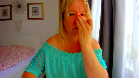 Snapshot of blonde_angel20 chatting on 07.07.26 Nicole online show from 07.07.26
