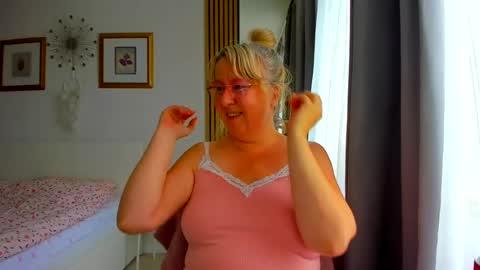 Snapshot of blonde_angel20 chatting on 07.08.26 Nicole online show from 07.08.26