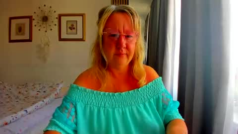 Snapshot of blonde_angel20 chatting on 07.17.26 Nicole online show from 07.17.26