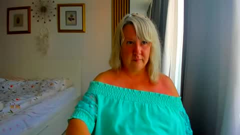Snapshot of blonde_angel20 chatting on 07.17.26 Nicole online show from 07.17.26