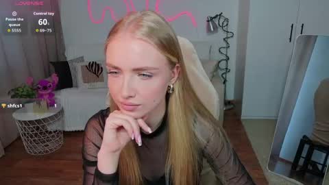 Snapshot of blonde_vibe chatting on 05.06.26 Nessa online show from 05.06.26
