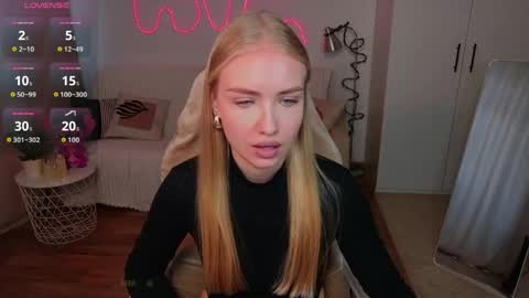 Snapshot of blonde_vibe chatting on 05.12.26 Nessa online show from 05.12.26