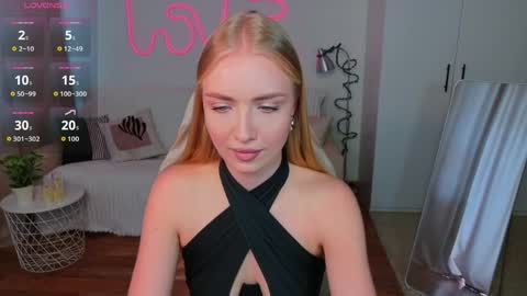 Snapshot of blonde_vibe chatting on 05.21.26 Nessa online show from 05.21.26