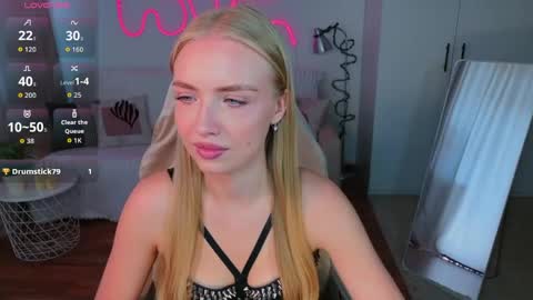 Snapshot of blonde_vibe chatting on 05.23.26 Nessa online show from 05.23.26