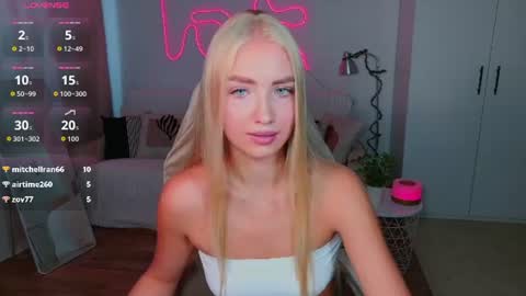 Snapshot of blonde_vibe chatting on 07.23.26 Nessa online show from 07.23.26