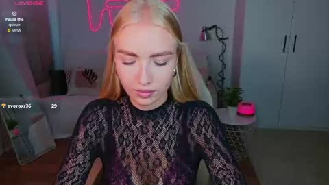 Snapshot of blonde_vibe chatting on 07.24.26 Nessa online show from 07.24.26