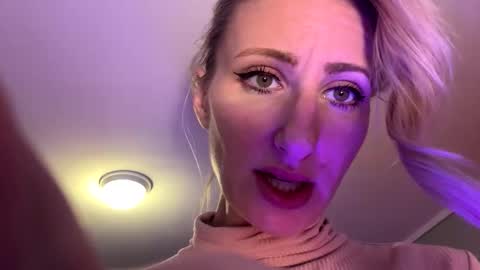 Gia  online show from 11.15.25