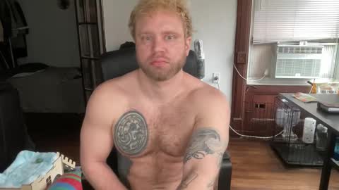 Snapshot of blondebluebear chatting on 03.23.26 blondebluebear online show from 03.23.26