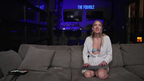 Snapshot of blondefoxsilverfox chatting on 01.11.26 blondefoxsilverfox online show from 01.11.26