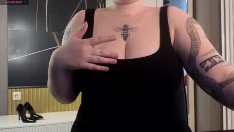 Snapshot of blondestetic chatting on 06.14.26 Mommy online show from 06.14.26