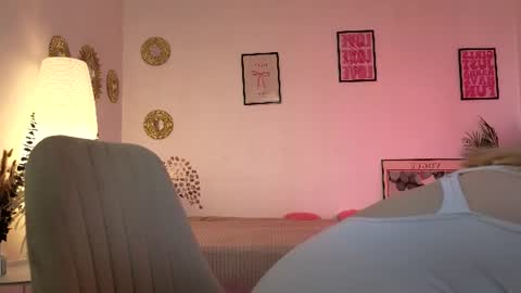 Snapshot of blondestetic chatting on 06.21.26 Mommy online show from 06.21.26