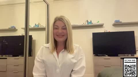 Snapshot of blondie_xoxoxo chatting on 05.15.26 blondie_xoxoxo online show from 05.15.26