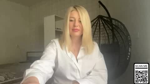 Snapshot of blondie_xoxoxo chatting on 05.24.26 blondie_xoxoxo online show from 05.24.26