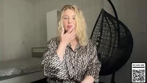 Snapshot of blondie_xoxoxo chatting on 05.26.26 blondie_xoxoxo online show from 05.26.26