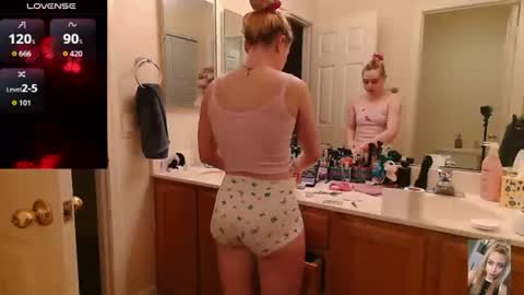 Snapshot of blondiebubblebooty chatting on 07.16.26 Bubbles online show from 07.16.26
