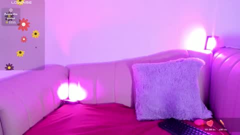 Snapshot of blondiecutee chatting on 11.27.25 blondiecutee online show from 11.27.25