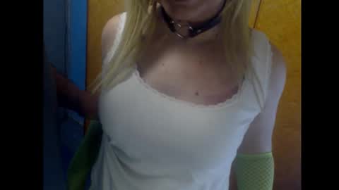 Snapshot of blontsex chatting on 11.24.25 Blontsex online show from 11.24.25
