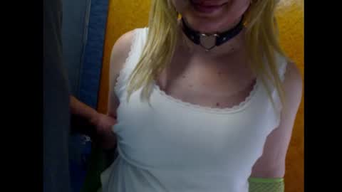 Snapshot of blontsex chatting on 04.11.26 Blontsex online show from 04.11.26