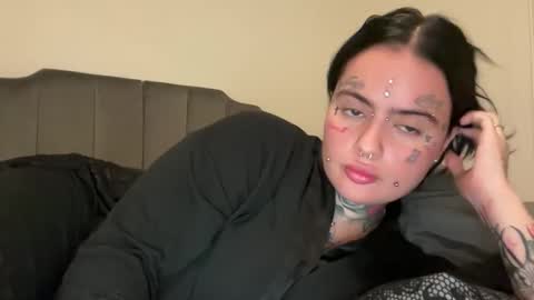 Snapshot of bloodwrist chatting on 11.17.25 cuban online show from 11.17.25