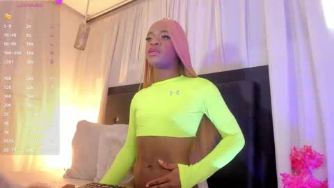 Snapshot of bloom_bbc chatting on 11.18.25 bloom_bbc online show from 11.18.25