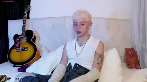 Snapshot of blue_boy_1 chatting on 03.02.25 TAY online show from 03.02.25