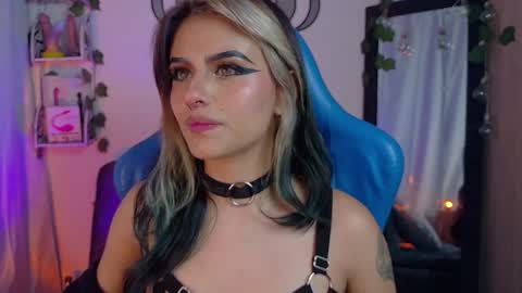 blue_kittenn online show from 01.11.26