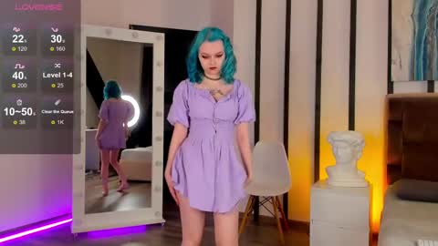 Snapshot of blue_nymph1 chatting on 01.06.25 Alice online show from 01.06.25