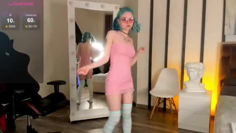 Snapshot of blue_nymph1 chatting on 01.09.25 Alice online show from 01.09.25