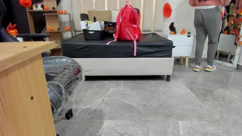 blue_tay1 online show from 10.28.25