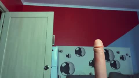 Snapshot of blue_w0rld chatting on 10.18.25 SONNYVAN online show from 10.18.25