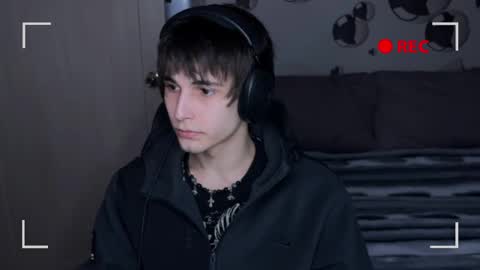 Snapshot of blue_w0rld chatting on 10.29.25 SONNYVAN online show from 10.29.25