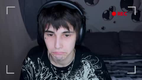 Snapshot of blue_w0rld chatting on 10.30.25 SONNYVAN online show from 10.30.25