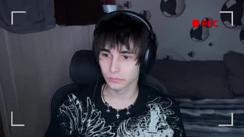 Snapshot of blue_w0rld chatting on 10.31.25 SONNYVAN online show from 10.31.25